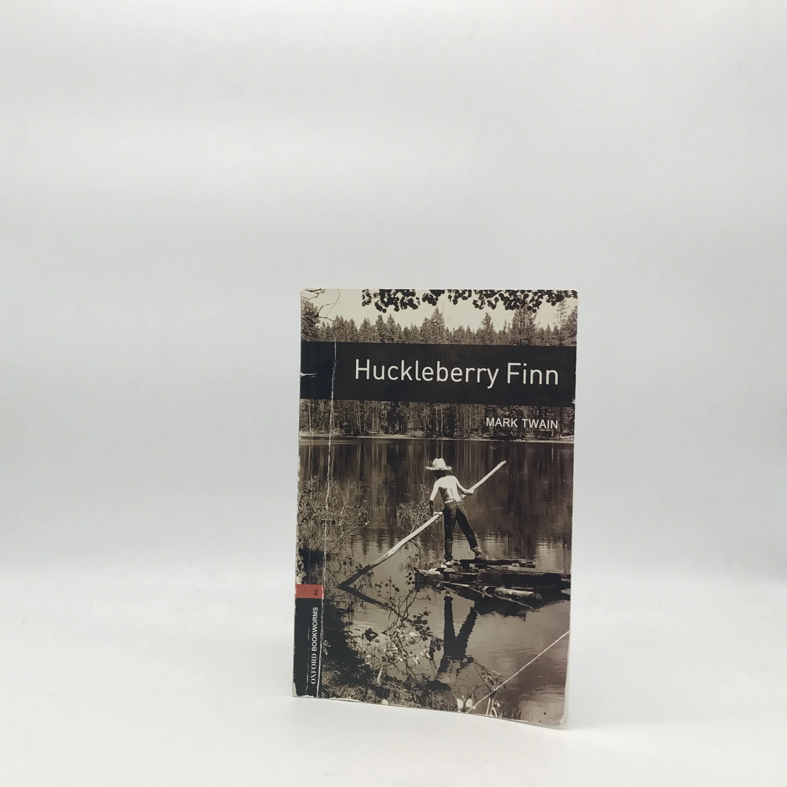 Huckleberry finn نوشته Mark Twain مارک تواین از انتشارات OXFORD BOOKWORMS LIBRARY نسخه سال 1994