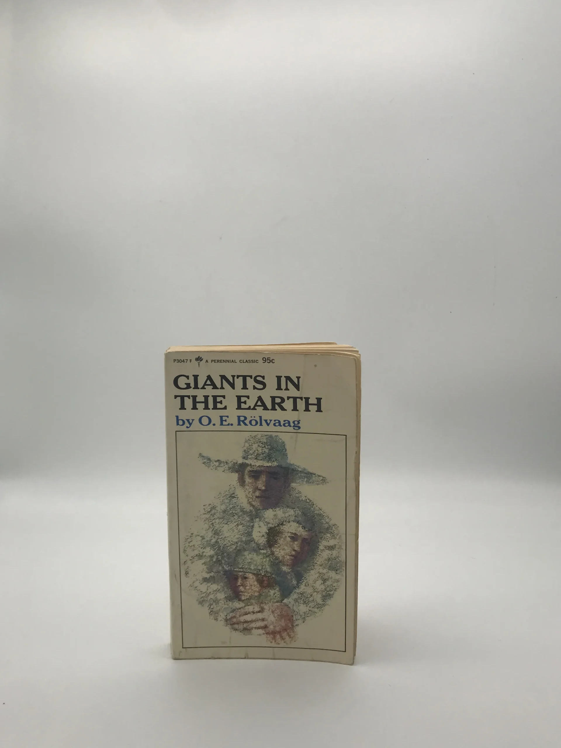 GIANTS IN THE EARTH نوشته Ole Edvart Rølvaag اوله ادوارت رولواگ نسخه سال 1965 (1343)