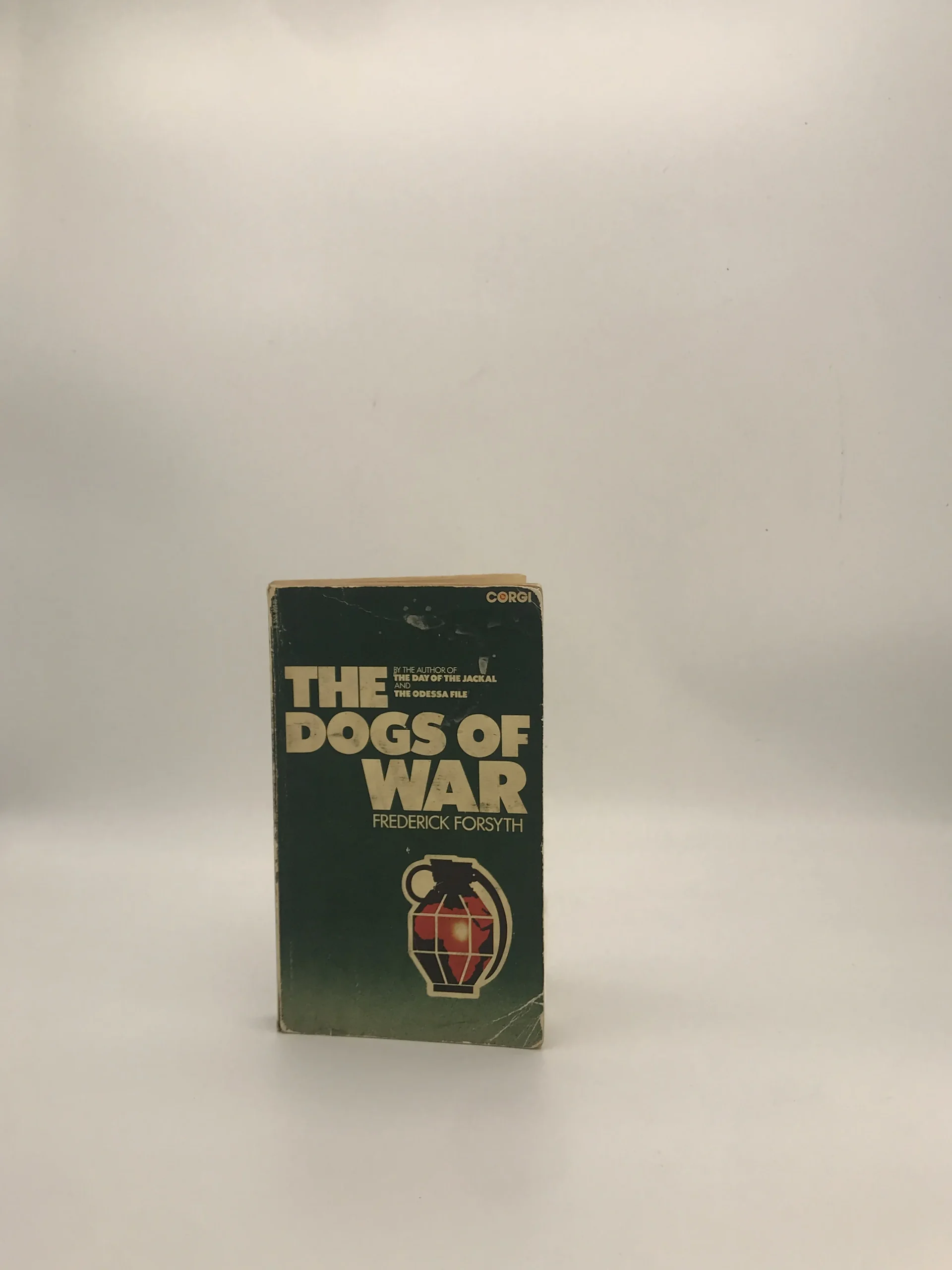 THE DOGS OF WAR نوشته فردریک فورسایت نسخه اصل از سال 1975